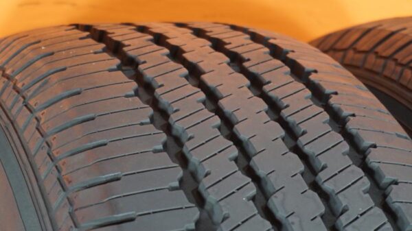 2 used tires 265/70/17 CONTINENTAL - Image 5