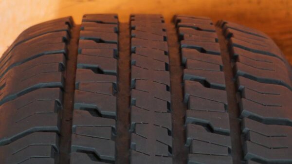 2 used tires 225/60/16 JETZON - Image 5