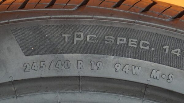 2 used tires 245/40/19 CONTINANTAL - Image 8