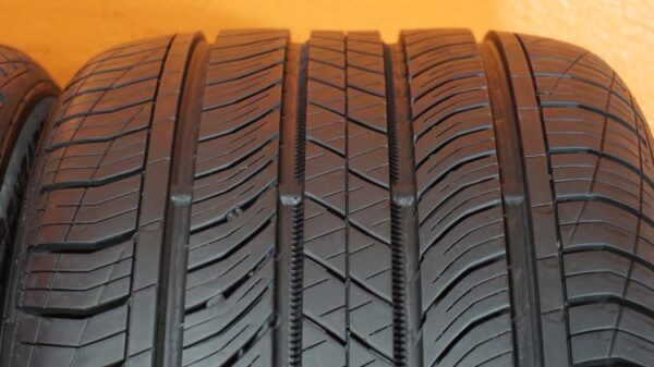 2 used tires 245/40/19 CONTINANTAL - Image 5