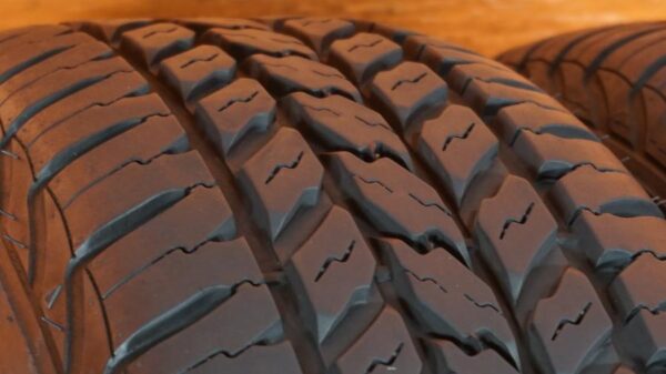 2 used tires 195/70/14 DOUGLAS - Image 3