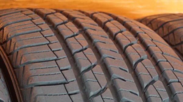 4 used tires 195/65/15 DOUGLAS - Image 3