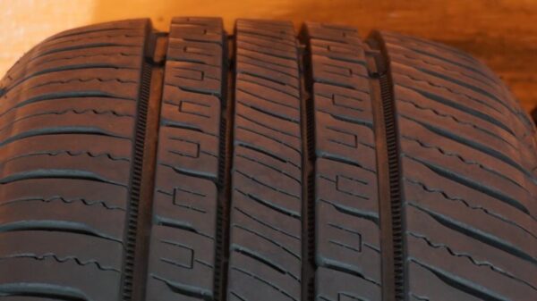 2 used tires 215/55/17 VENEZIA - Image 3