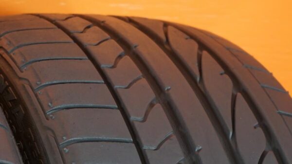 2 used tires 215/40/18 BRIDGESTONE - Image 3