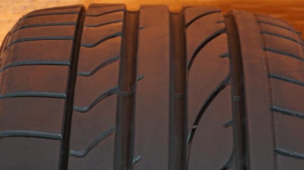 2 used tires 215/40/18 BRIDGESTONE - Image 5