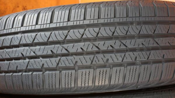 2 used tires 225/65/17 CONTINENTAL - Image 4