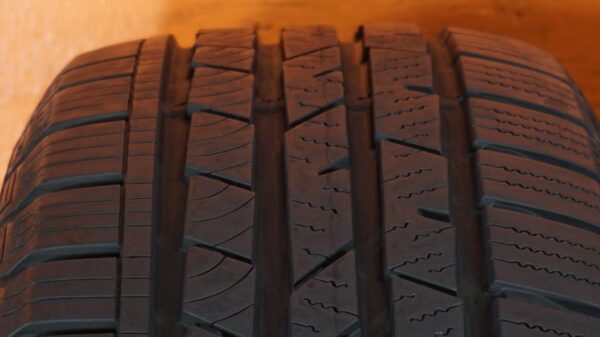 2 used tires 225/65/17 CONTINENTAL - Image 5