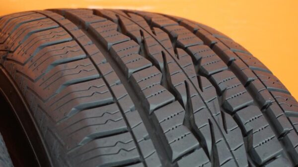 2 used tires 245/70/16 GENERAL - Image 3