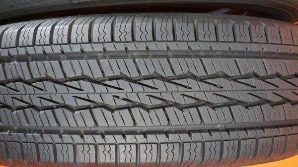 2 used tires 245/70/16 GENERAL - Image 4