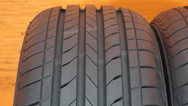 2 used tires 205/65/15 LINGLONG - Image 5