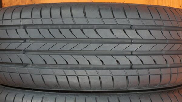 2 used tires 205/65/15 LINGLONG - Image 4