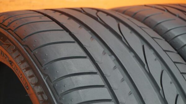 2 used tires 275/35/19 BRIDGESTONE - Image 3