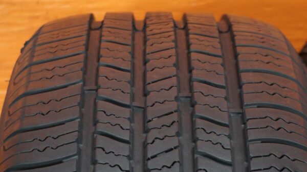 2 used tires 205/55/16 GOODYEAR - Image 3