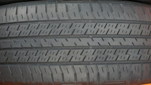 2 used tires 235/50/19 CONTINENTAL - Image 4