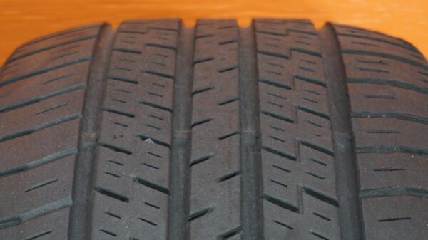 2 used tires 235/50/19 CONTINENTAL - Image 3