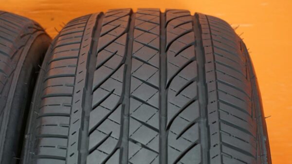 2 used tires 235/55/20 BRIDGESTONE - Image 3