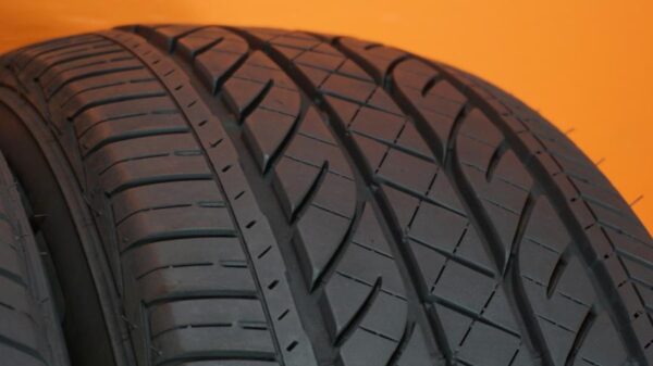 2 used tires 235/55/20 BRIDGESTONE - Image 5