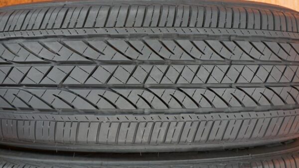 2 used tires 235/55/20 BRIDGESTONE - Image 4