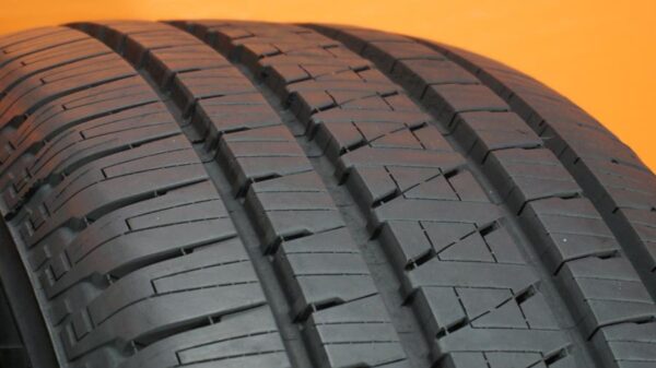 2 used tires 275/60/20 BRIDGESTONE - Image 3