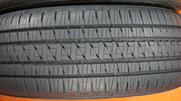 2 used tires 275/60/20 BRIDGESTONE - Image 4