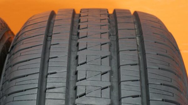 2 used tires 275/60/20 BRIDGESTONE - Image 5