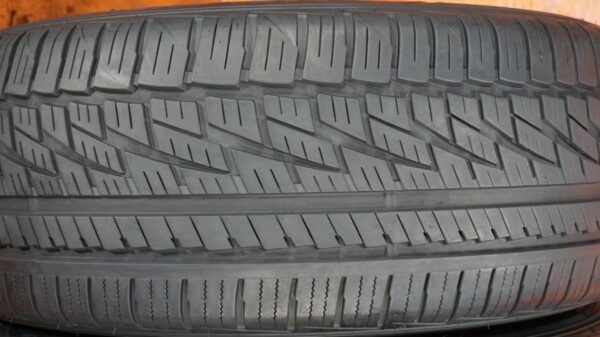 2 used tires 245/55/18 FALKEN - Image 4