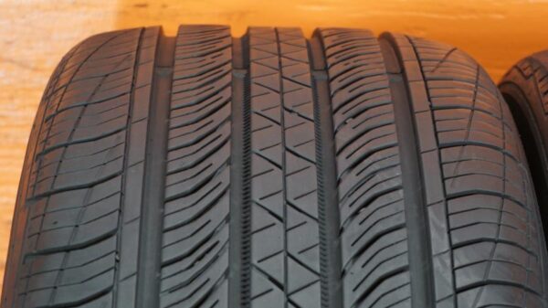 2 used tires 245/45/18 CONTINENTAL - Image 3