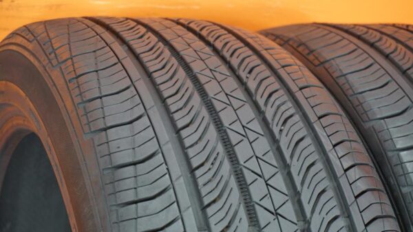 2 used tires 245/45/18 CONTINENTAL - Image 5