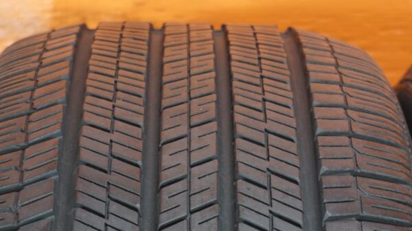 2 used tires 225/50/17 CONTINENTAL - Image 5