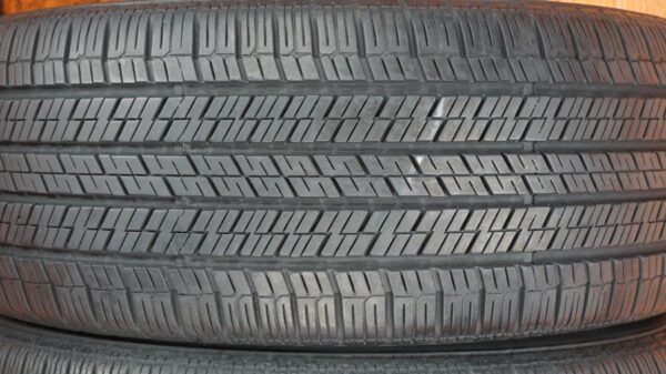 2 used tires 225/50/17 CONTINENTAL - Image 4