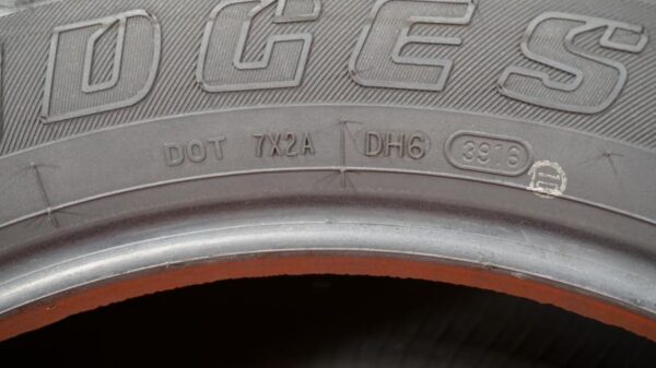 2 used tires 275/55/20 BRIDGESTONE - Image 8