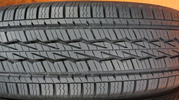 2 used tires 235/70/16 GENERAL - Image 4