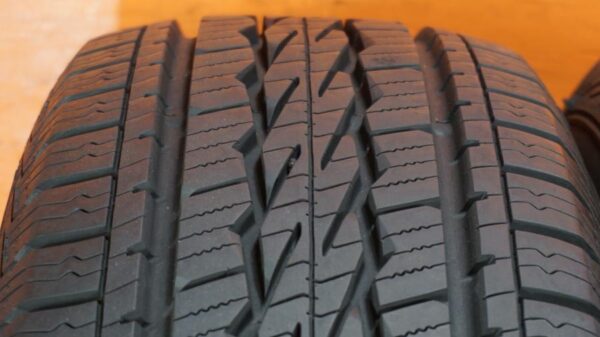 2 used tires 235/70/16 GENERAL - Image 5