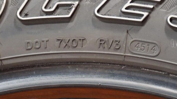 2 used tires LT 275/65/20 BRIDGESTONE - Image 8