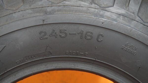 2 used tires 245/16 MALOYA - Image 7