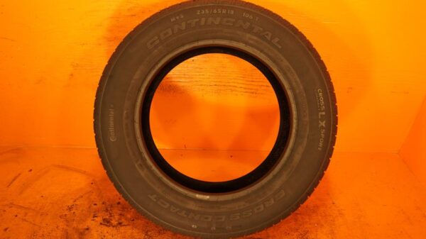 2 used tires 235/65/18 CONTINENTAL - Image 8