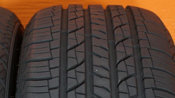 2 used tires 205/55/16 DOUGLAS - Image 3