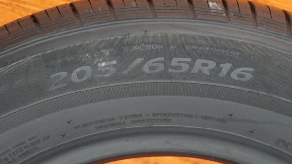 2 used tires 205/65/16 LAUFENN - Image 7