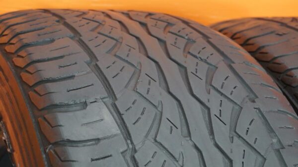 2 used tires 275/60/17 FALKEN - Image 5