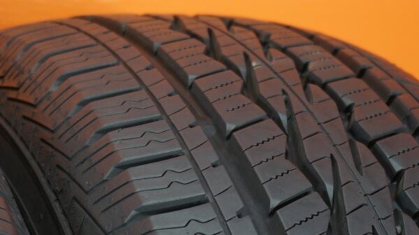 2 used tires 235/70/16 GENERAL - Image 3