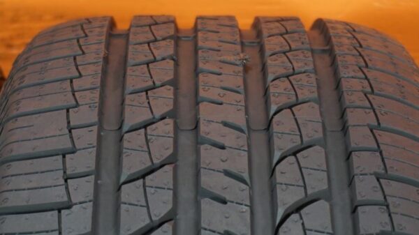 4 used tires 215/60/16 DOUGLAS - Image 5