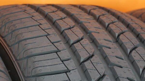 4 used tires 215/60/16 DOUGLAS - Image 3