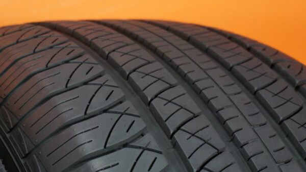 2 used tires 275/65/17 APLUS - Image 3