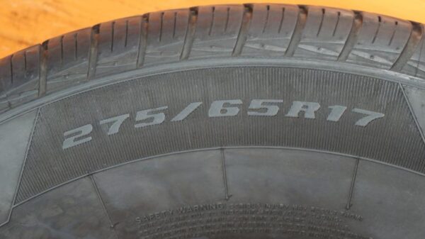 2 used tires 275/65/17 APLUS - Image 8