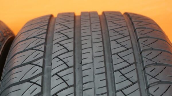 2 used tires 275/65/17 APLUS - Image 5