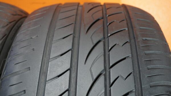 2 used tires 275/55/20 MAXTREK - Image 3