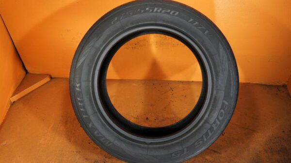 2 used tires 275/55/20 MAXTREK - Image 6