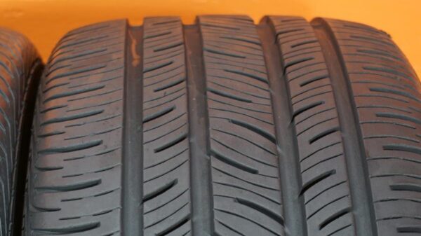 2 used tires 245/40/19 CONTINENTAL - Image 5