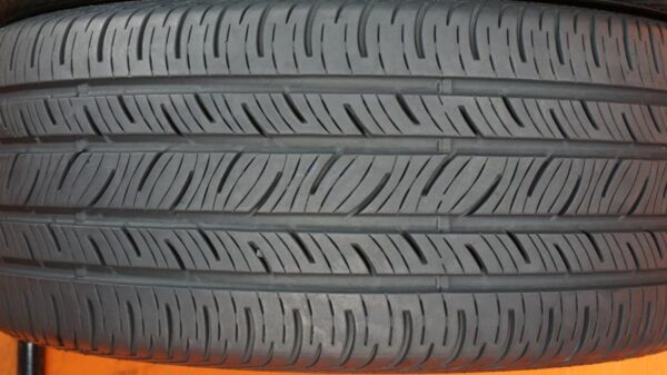 2 used tires 245/40/19 CONTINENTAL - Image 4