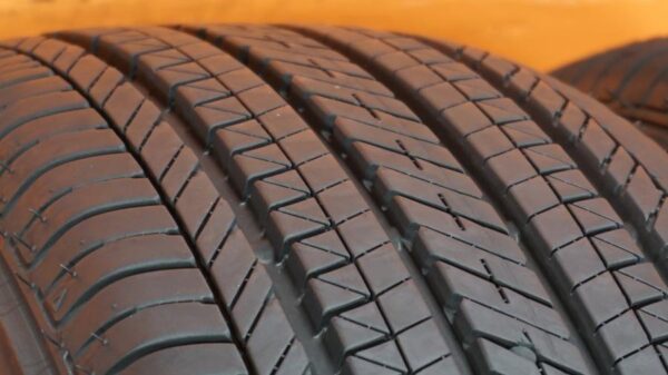 2 used tires 215/65/16 BRIDGESTONE - Image 3